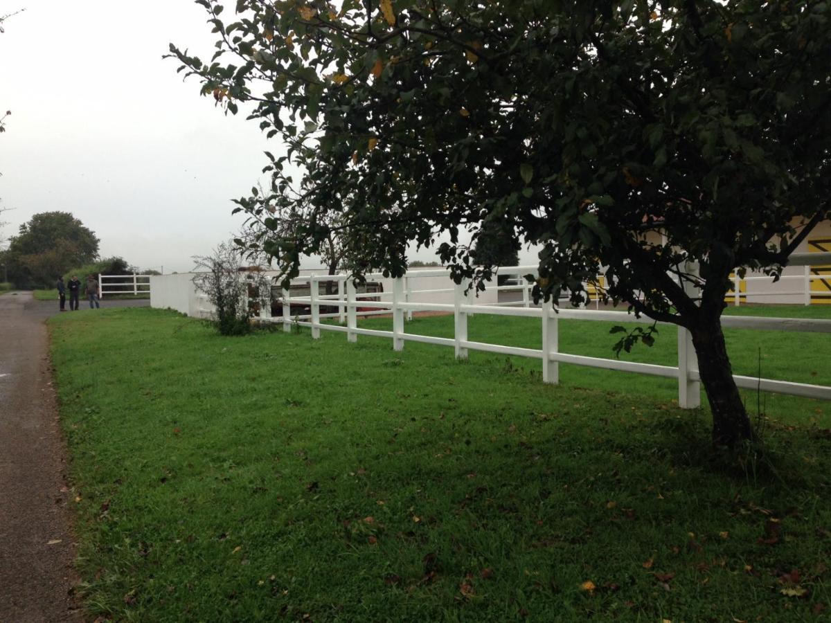 Le Haras Du Favry Apartamento Palinges Exterior foto